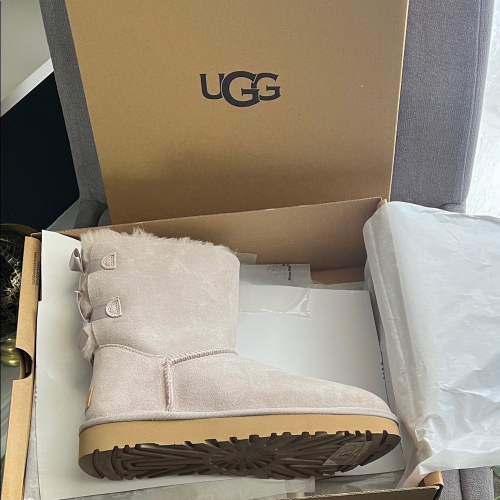 UGG Bailey Bow Short Boot - Mauve Beige